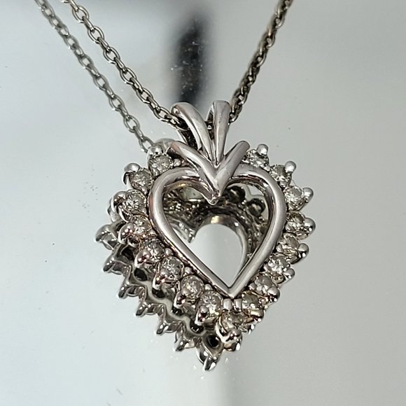 Vintage 10K White Gold 1/3 CT TW Sparkling Natural Diamond Heart Shaped Pendant - Picture 1 of 5